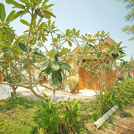 Tonrak Resort Ban Ongkharak Kültér fotó